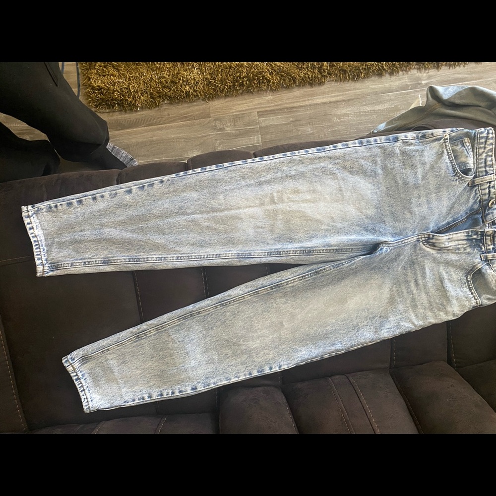 Pretty Little Thing mom jeans